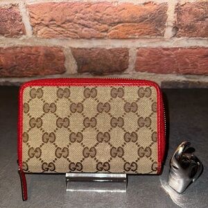 ✨ Gucci GG Supreme Zip-Around Wallet | Red Leather Interior